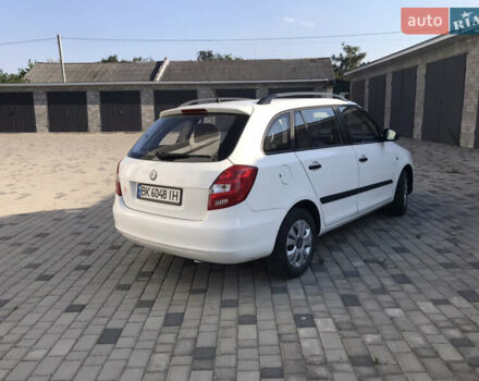 Белый Шкода Фабия, объемом двигателя 1.2 л и пробегом 223 тыс. км за 4300 $, фото 3 на Automoto.ua
