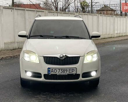 Белый Шкода Фабия, объемом двигателя 1.2 л и пробегом 315 тыс. км за 5000 $, фото 1 на Automoto.ua