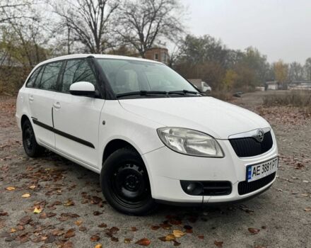 Белый Шкода Фабия, объемом двигателя 1.4 л и пробегом 250 тыс. км за 4300 $, фото 1 на Automoto.ua