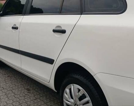 Белый Шкода Фабия, объемом двигателя 1.2 л и пробегом 248 тыс. км за 4850 $, фото 15 на Automoto.ua