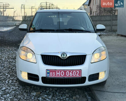 Белый Шкода Фабия, объемом двигателя 1.4 л и пробегом 158 тыс. км за 5700 $, фото 1 на Automoto.ua