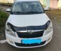 Белый Шкода Фабия, объемом двигателя 1.2 л и пробегом 198 тыс. км за 6000 $, фото 1 на Automoto.ua