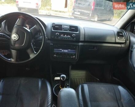 Белый Шкода Фабия, объемом двигателя 1.6 л и пробегом 290 тыс. км за 4800 $, фото 7 на Automoto.ua