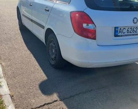 Белый Шкода Фабия, объемом двигателя 1.4 л и пробегом 260 тыс. км за 4950 $, фото 2 на Automoto.ua