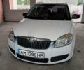 Белый Шкода Фабия, объемом двигателя 1.2 л и пробегом 220 тыс. км за 5200 $, фото 1 на Automoto.ua