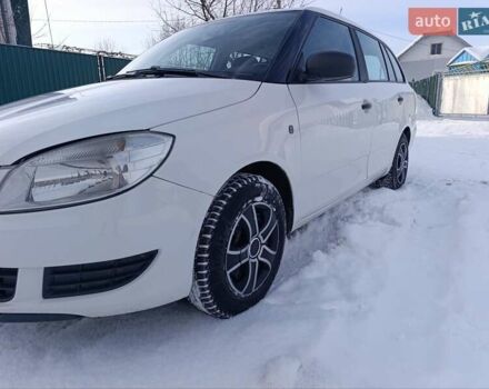 Білий Шкода Фабія, об'ємом двигуна 1.6 л та пробігом 251 тис. км за 4799 $, фото 3 на Automoto.ua