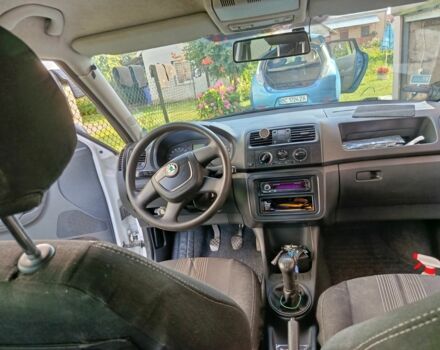 Белый Шкода Фабия, объемом двигателя 1.6 л и пробегом 280 тыс. км за 5000 $, фото 13 на Automoto.ua