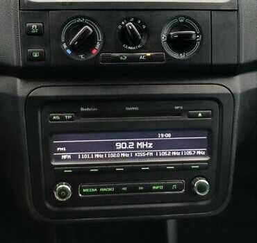 Белый Шкода Фабия, объемом двигателя 1.2 л и пробегом 248 тыс. км за 4850 $, фото 22 на Automoto.ua