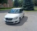 Белый Шкода Фабия, объемом двигателя 1.2 л и пробегом 262 тыс. км за 4388 $, фото 1 на Automoto.ua