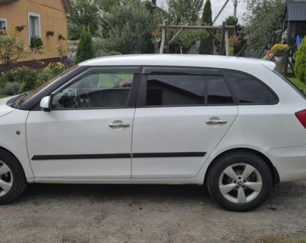 Белый Шкода Фабия, объемом двигателя 1.4 л и пробегом 231 тыс. км за 3950 $, фото 4 на Automoto.ua