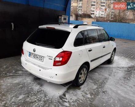 Белый Шкода Фабия, объемом двигателя 1.2 л и пробегом 197 тыс. км за 4900 $, фото 1 на Automoto.ua