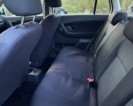 Білий Шкода Фабія, об'ємом двигуна 1.2 л та пробігом 230 тис. км за 7200 $, фото 10 на Automoto.ua