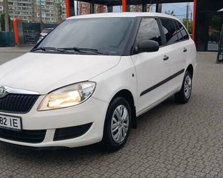 Белый Шкода Фабия, объемом двигателя 1.2 л и пробегом 248 тыс. км за 4850 $, фото 1 на Automoto.ua