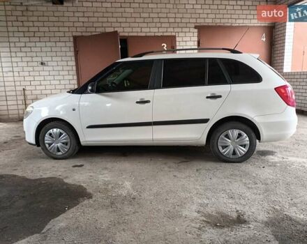 Белый Шкода Фабия, объемом двигателя 1.2 л и пробегом 220 тыс. км за 5200 $, фото 8 на Automoto.ua