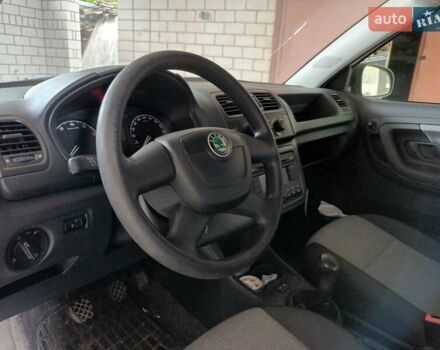 Белый Шкода Фабия, объемом двигателя 1.2 л и пробегом 220 тыс. км за 5200 $, фото 5 на Automoto.ua