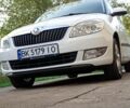 Белый Шкода Фабия, объемом двигателя 1.2 л и пробегом 230 тыс. км за 4500 $, фото 1 на Automoto.ua