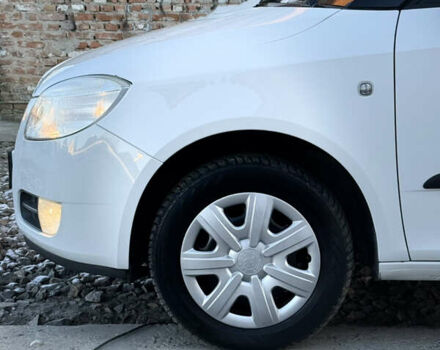 Белый Шкода Фабия, объемом двигателя 1.4 л и пробегом 158 тыс. км за 5700 $, фото 16 на Automoto.ua