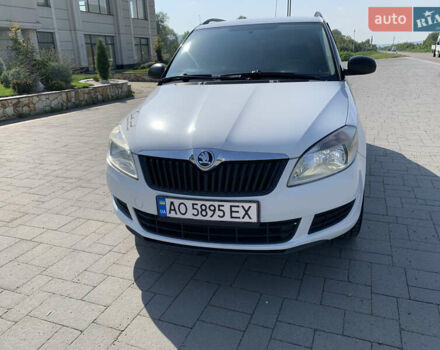 Белый Шкода Фабия, объемом двигателя 1.2 л и пробегом 215 тыс. км за 6000 $, фото 5 на Automoto.ua