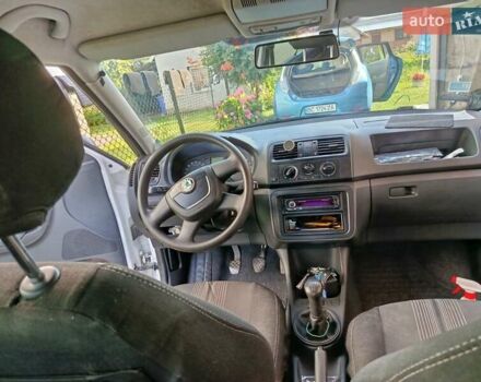 Белый Шкода Фабия, объемом двигателя 1.6 л и пробегом 280 тыс. км за 5000 $, фото 12 на Automoto.ua