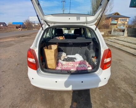 Белый Шкода Фабия, объемом двигателя 1.6 л и пробегом 290 тыс. км за 5000 $, фото 7 на Automoto.ua