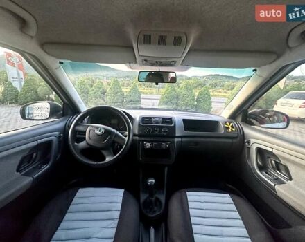 Белый Шкода Фабия, объемом двигателя 1.6 л и пробегом 254 тыс. км за 4999 $, фото 1 на Automoto.ua