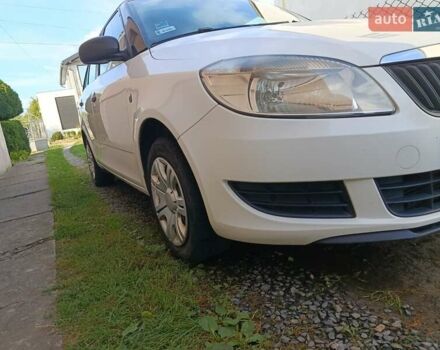 Белый Шкода Фабия, объемом двигателя 1.6 л и пробегом 280 тыс. км за 5000 $, фото 1 на Automoto.ua