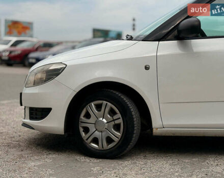 Білий Шкода Фабія, об'ємом двигуна 1.6 л та пробігом 279 тис. км за 5740 $, фото 4 на Automoto.ua