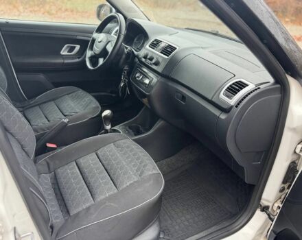 Белый Шкода Фабия, объемом двигателя 1.4 л и пробегом 250 тыс. км за 4300 $, фото 7 на Automoto.ua