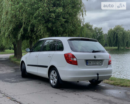 Белый Шкода Фабия, объемом двигателя 1.6 л и пробегом 252 тыс. км за 6000 $, фото 1 на Automoto.ua