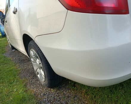 Белый Шкода Фабия, объемом двигателя 1.6 л и пробегом 280 тыс. км за 5000 $, фото 3 на Automoto.ua