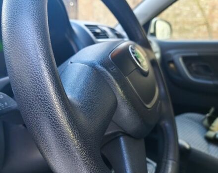 Белый Шкода Фабия, объемом двигателя 1.6 л и пробегом 187 тыс. км за 5400 $, фото 5 на Automoto.ua