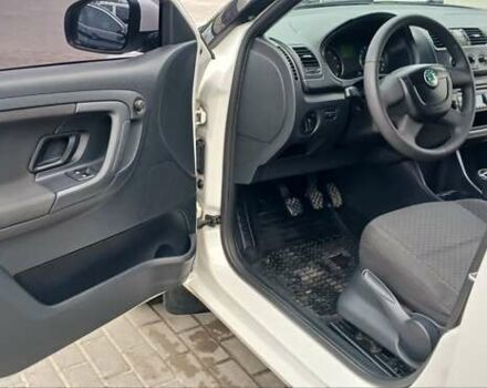 Білий Шкода Фабія, об'ємом двигуна 1.4 л та пробігом 220 тис. км за 5800 $, фото 2 на Automoto.ua