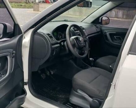 Белый Шкода Фабия, объемом двигателя 1.4 л и пробегом 220 тыс. км за 5600 $, фото 9 на Automoto.ua