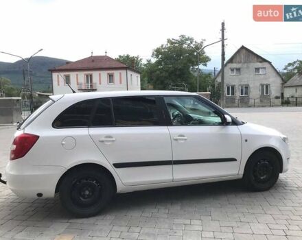 Белый Шкода Фабия, объемом двигателя 1.2 л и пробегом 235 тыс. км за 5500 $, фото 3 на Automoto.ua