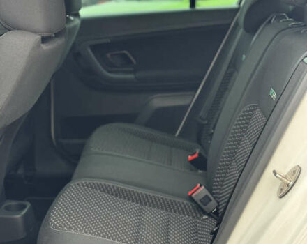 Белый Шкода Фабия, объемом двигателя 1.4 л и пробегом 188 тыс. км за 8350 $, фото 8 на Automoto.ua