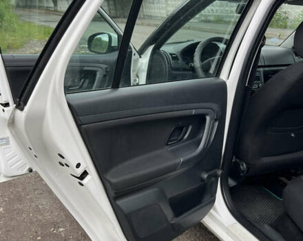 Белый Шкода Фабия, объемом двигателя 1.2 л и пробегом 350 тыс. км за 5700 $, фото 14 на Automoto.ua