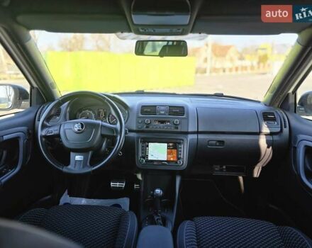 Белый Шкода Фабия, объемом двигателя 1.4 л и пробегом 188 тыс. км за 7950 $, фото 4 на Automoto.ua