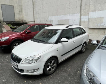 Белый Шкода Фабия, объемом двигателя 1.2 л и пробегом 350 тыс. км за 5700 $, фото 2 на Automoto.ua
