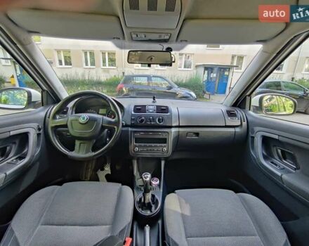 Шкода Фабия 2011 в Виннице на Automoto.ua Белый Шкода Фабия, объемом двигателя 1.6 л и пробегом 236 тыс. км за 6900 $, фото 5 на Automoto.ua