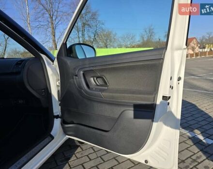 Белый Шкода Фабия, объемом двигателя 1.4 л и пробегом 188 тыс. км за 7950 $, фото 43 на Automoto.ua