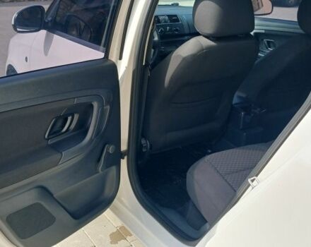 Белый Шкода Фабия, объемом двигателя 1.4 л и пробегом 220 тыс. км за 5800 $, фото 12 на Automoto.ua