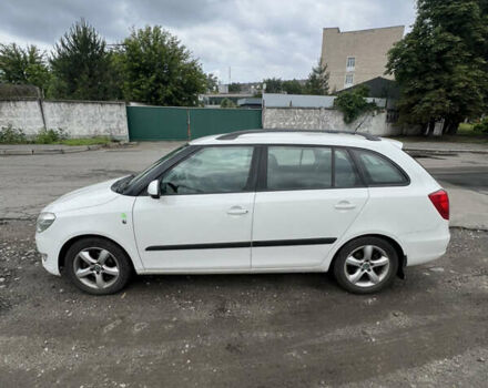 Белый Шкода Фабия, объемом двигателя 1.2 л и пробегом 350 тыс. км за 5700 $, фото 3 на Automoto.ua