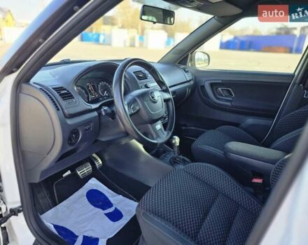 Белый Шкода Фабия, объемом двигателя 1.4 л и пробегом 188 тыс. км за 7950 $, фото 25 на Automoto.ua