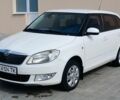 Белый Шкода Фабия, объемом двигателя 1.4 л и пробегом 220 тыс. км за 5800 $, фото 1 на Automoto.ua
