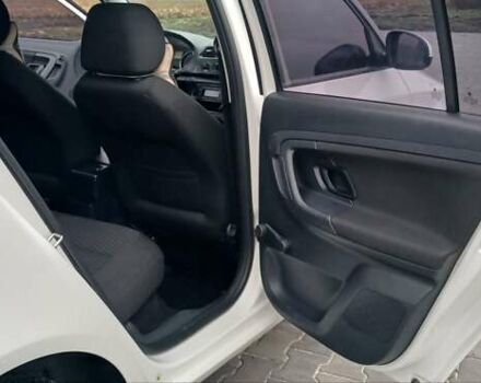 Белый Шкода Фабия, объемом двигателя 1.4 л и пробегом 220 тыс. км за 5600 $, фото 13 на Automoto.ua