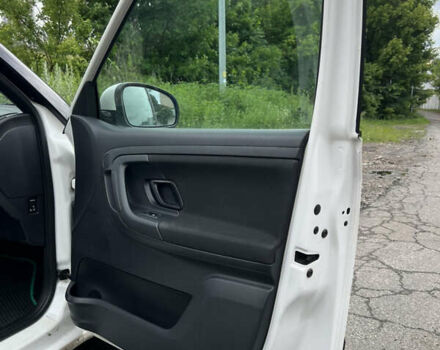 Белый Шкода Фабия, объемом двигателя 1.2 л и пробегом 350 тыс. км за 5700 $, фото 17 на Automoto.ua