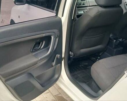 Білий Шкода Фабія, об'ємом двигуна 1.4 л та пробігом 220 тис. км за 5800 $, фото 4 на Automoto.ua