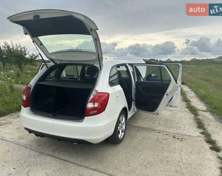 Белый Шкода Фабия, объемом двигателя 1.4 л и пробегом 202 тыс. км за 7850 $, фото 1 на Automoto.ua