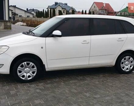 Белый Шкода Фабия, объемом двигателя 1.4 л и пробегом 220 тыс. км за 5600 $, фото 6 на Automoto.ua