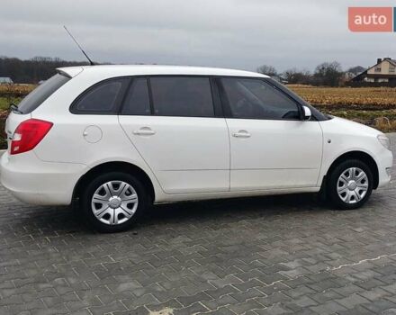 Белый Шкода Фабия, объемом двигателя 1.4 л и пробегом 220 тыс. км за 5600 $, фото 2 на Automoto.ua